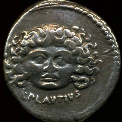 República Romana - PLAUTIA 15 (47 a. C.) - (Medusa) - Denário - (VENDIDA)